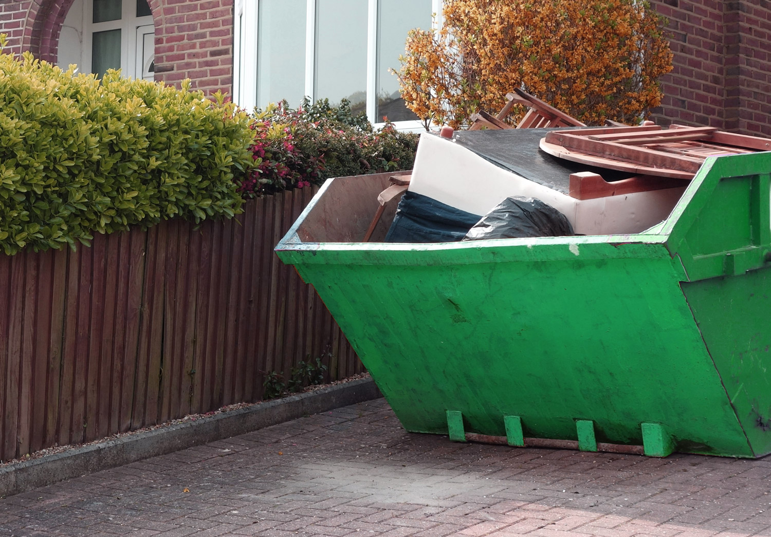 5 Common Mistakes to Avoid When Choosing a Skip Hire Service